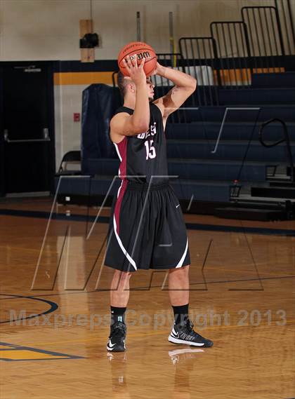 Thumbnail 3 in Carver vs Morristown-Hamblen West (Seymour Christmas Classic) photogallery.