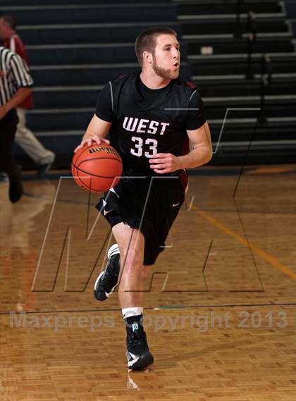 Thumbnail 2 in Carver vs Morristown-Hamblen West (Seymour Christmas Classic) photogallery.