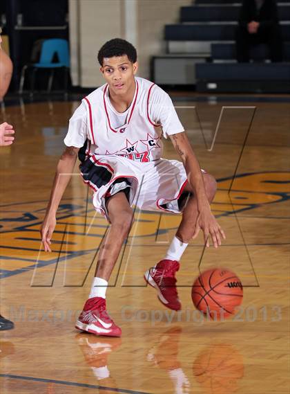 Thumbnail 2 in Carver vs Morristown-Hamblen West (Seymour Christmas Classic) photogallery.