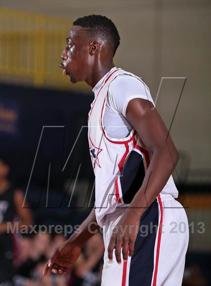 Thumbnail 3 in Carver vs Morristown-Hamblen West (Seymour Christmas Classic) photogallery.