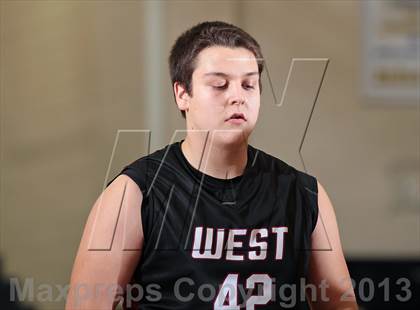 Thumbnail 2 in Carver vs Morristown-Hamblen West (Seymour Christmas Classic) photogallery.