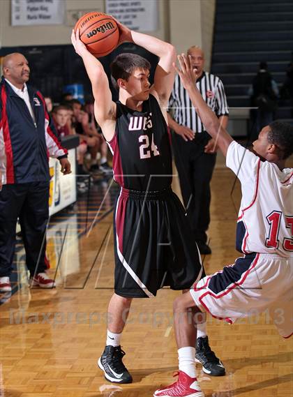 Thumbnail 2 in Carver vs Morristown-Hamblen West (Seymour Christmas Classic) photogallery.