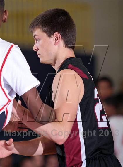 Thumbnail 1 in Carver vs Morristown-Hamblen West (Seymour Christmas Classic) photogallery.