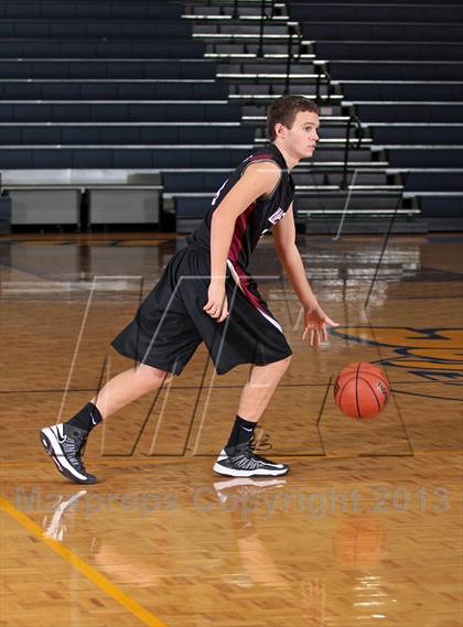 Thumbnail 2 in Carver vs Morristown-Hamblen West (Seymour Christmas Classic) photogallery.