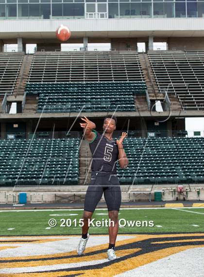 Thumbnail 3 in DeSoto (2015 Preseason Top 25 Photo Shoot)  photogallery.
