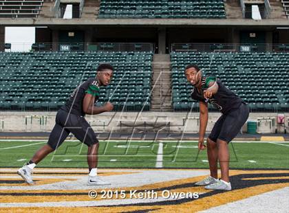 Thumbnail 2 in DeSoto (2015 Preseason Top 25 Photo Shoot)  photogallery.
