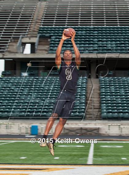 Thumbnail 3 in DeSoto (2015 Preseason Top 25 Photo Shoot)  photogallery.