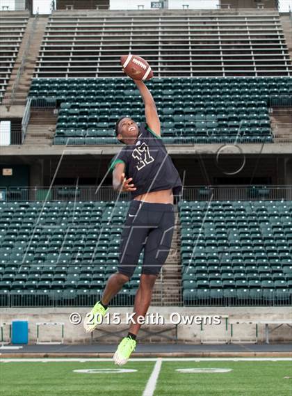 Thumbnail 1 in DeSoto (2015 Preseason Top 25 Photo Shoot)  photogallery.