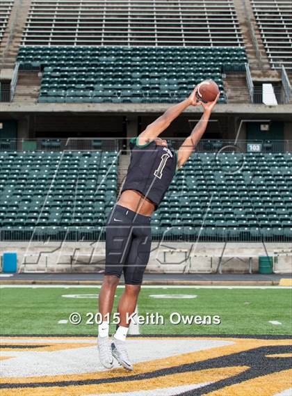 Thumbnail 1 in DeSoto (2015 Preseason Top 25 Photo Shoot)  photogallery.