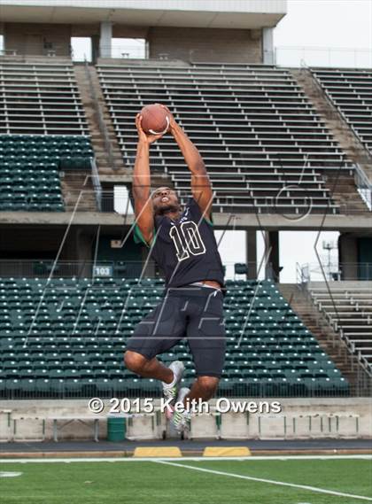 Thumbnail 1 in DeSoto (2015 Preseason Top 25 Photo Shoot)  photogallery.