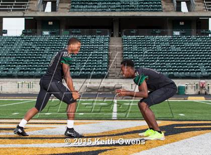 Thumbnail 2 in DeSoto (2015 Preseason Top 25 Photo Shoot)  photogallery.
