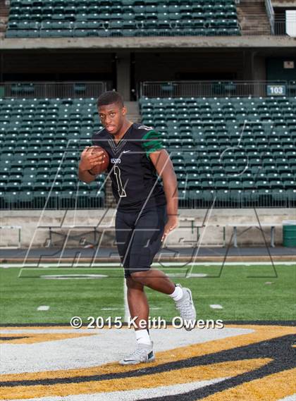 Thumbnail 3 in DeSoto (2015 Preseason Top 25 Photo Shoot)  photogallery.
