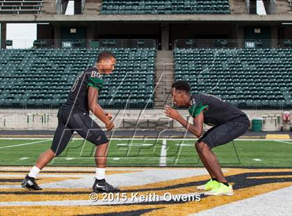 Thumbnail 3 in DeSoto (2015 Preseason Top 25 Photo Shoot)  photogallery.