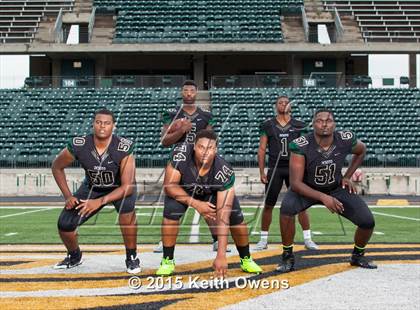 Thumbnail 3 in DeSoto (2015 Preseason Top 25 Photo Shoot)  photogallery.