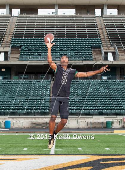 Thumbnail 3 in DeSoto (2015 Preseason Top 25 Photo Shoot)  photogallery.