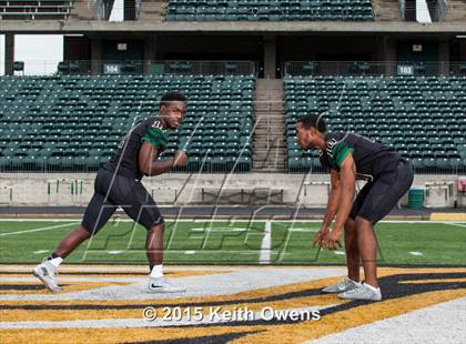 Thumbnail 3 in DeSoto (2015 Preseason Top 25 Photo Shoot)  photogallery.