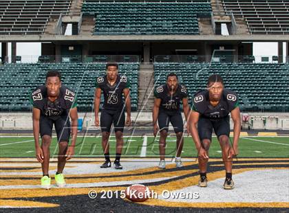 Thumbnail 2 in DeSoto (2015 Preseason Top 25 Photo Shoot)  photogallery.