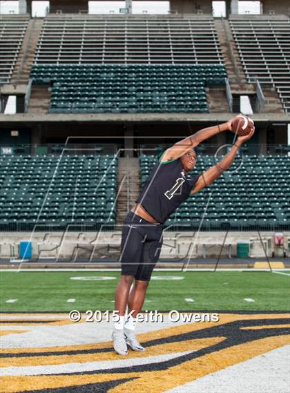 Thumbnail 2 in DeSoto (2015 Preseason Top 25 Photo Shoot)  photogallery.