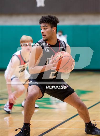 Thumbnail 1 in Union vs. Silas (Hardwood Invite 1st Round) photogallery.