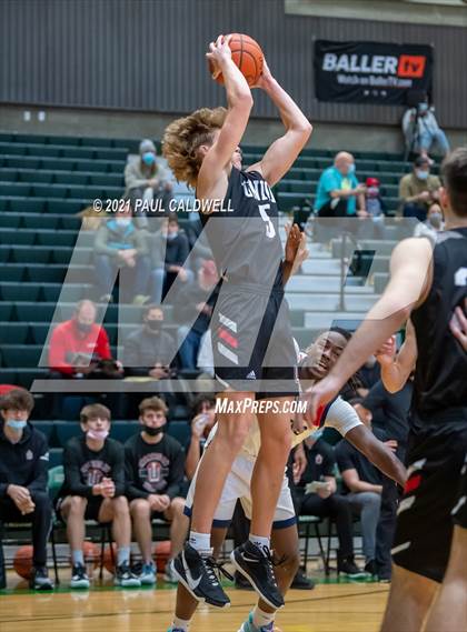 Thumbnail 3 in Union vs. Silas (Hardwood Invite 1st Round) photogallery.