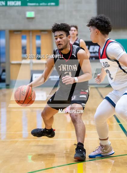 Thumbnail 1 in Union vs. Silas (Hardwood Invite 1st Round) photogallery.