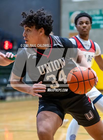 Thumbnail 3 in Union vs. Silas (Hardwood Invite 1st Round) photogallery.