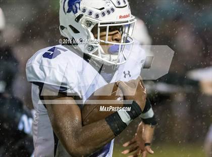 Thumbnail 3 in Sumner vs. Bellarmine Prep photogallery.