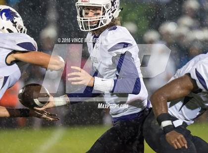 Thumbnail 2 in Sumner vs. Bellarmine Prep photogallery.