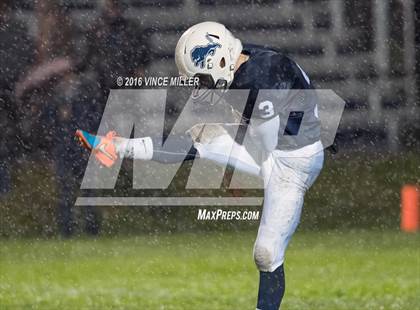 Thumbnail 3 in Sumner vs. Bellarmine Prep photogallery.
