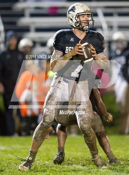 Thumbnail 3 in Sumner vs. Bellarmine Prep photogallery.