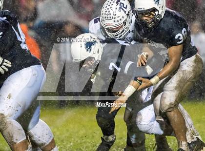 Thumbnail 3 in Sumner vs. Bellarmine Prep photogallery.