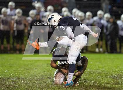 Thumbnail 2 in Sumner vs. Bellarmine Prep photogallery.