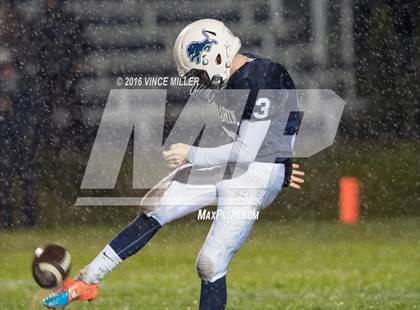 Thumbnail 2 in Sumner vs. Bellarmine Prep photogallery.