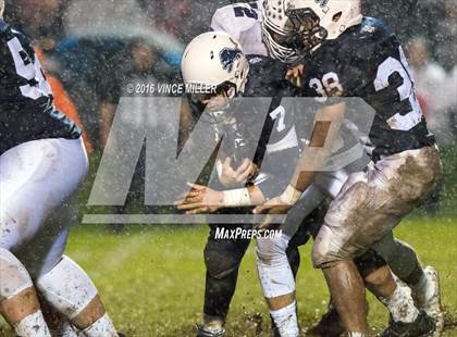 Thumbnail 2 in Sumner vs. Bellarmine Prep photogallery.