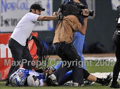 Thumbnail 1 in Rocklin vs. Servite (CIF State D2 Final) photogallery.