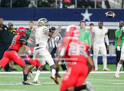 Thumbnail 2 in DeSoto vs. Cedar Hill (UIL 6A Regional Final) photogallery.
