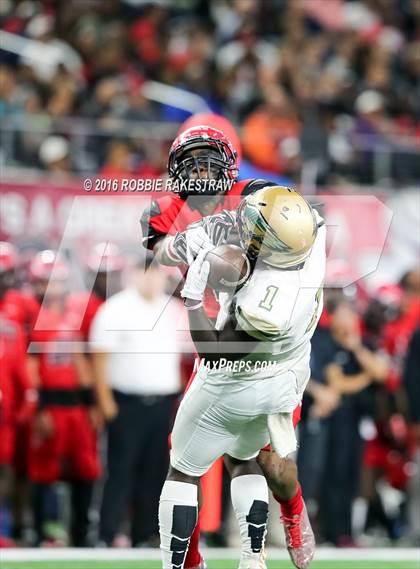 Thumbnail 2 in DeSoto vs. Cedar Hill (UIL 6A Regional Final) photogallery.