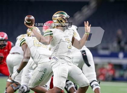 Thumbnail 3 in DeSoto vs. Cedar Hill (UIL 6A Regional Final) photogallery.