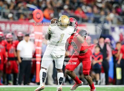 Thumbnail 1 in DeSoto vs. Cedar Hill (UIL 6A Regional Final) photogallery.