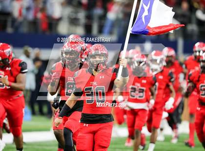 Thumbnail 2 in DeSoto vs. Cedar Hill (UIL 6A Regional Final) photogallery.