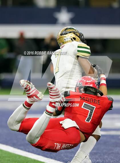 Thumbnail 1 in DeSoto vs. Cedar Hill (UIL 6A Regional Final) photogallery.