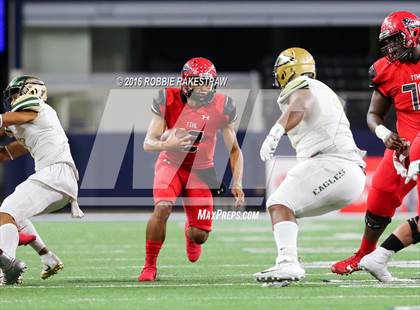 Thumbnail 3 in DeSoto vs. Cedar Hill (UIL 6A Regional Final) photogallery.