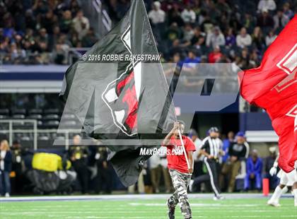 Thumbnail 2 in DeSoto vs. Cedar Hill (UIL 6A Regional Final) photogallery.