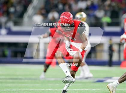 Thumbnail 3 in DeSoto vs. Cedar Hill (UIL 6A Regional Final) photogallery.