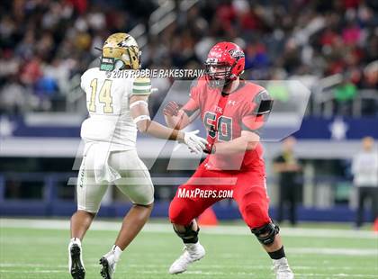 Thumbnail 2 in DeSoto vs. Cedar Hill (UIL 6A Regional Final) photogallery.