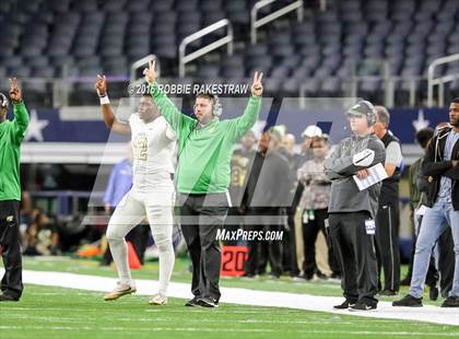 Thumbnail 1 in DeSoto vs. Cedar Hill (UIL 6A Regional Final) photogallery.