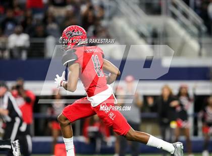 Thumbnail 3 in DeSoto vs. Cedar Hill (UIL 6A Regional Final) photogallery.