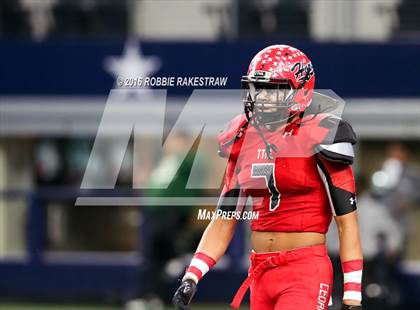 Thumbnail 2 in DeSoto vs. Cedar Hill (UIL 6A Regional Final) photogallery.