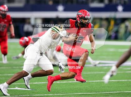 Thumbnail 2 in DeSoto vs. Cedar Hill (UIL 6A Regional Final) photogallery.