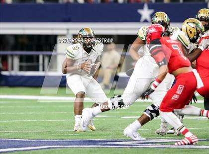 Thumbnail 2 in DeSoto vs. Cedar Hill (UIL 6A Regional Final) photogallery.